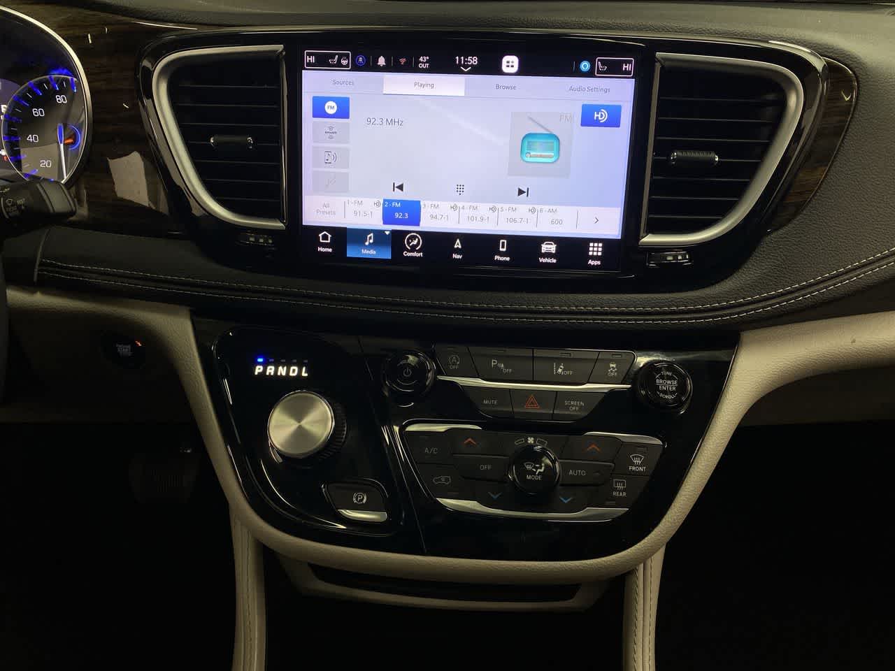 Thumbnail: 2023 Chrysler Pacifica - 25