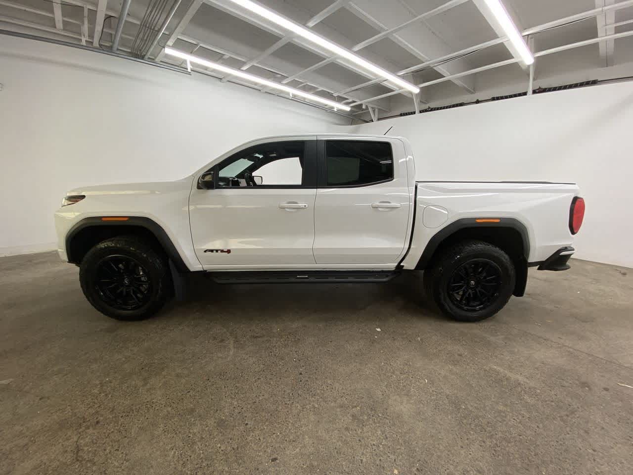 Thumbnail: 2023 GMC Canyon - 3