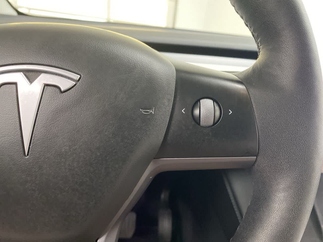 Thumbnail: 2023 Tesla Model Y - 21
