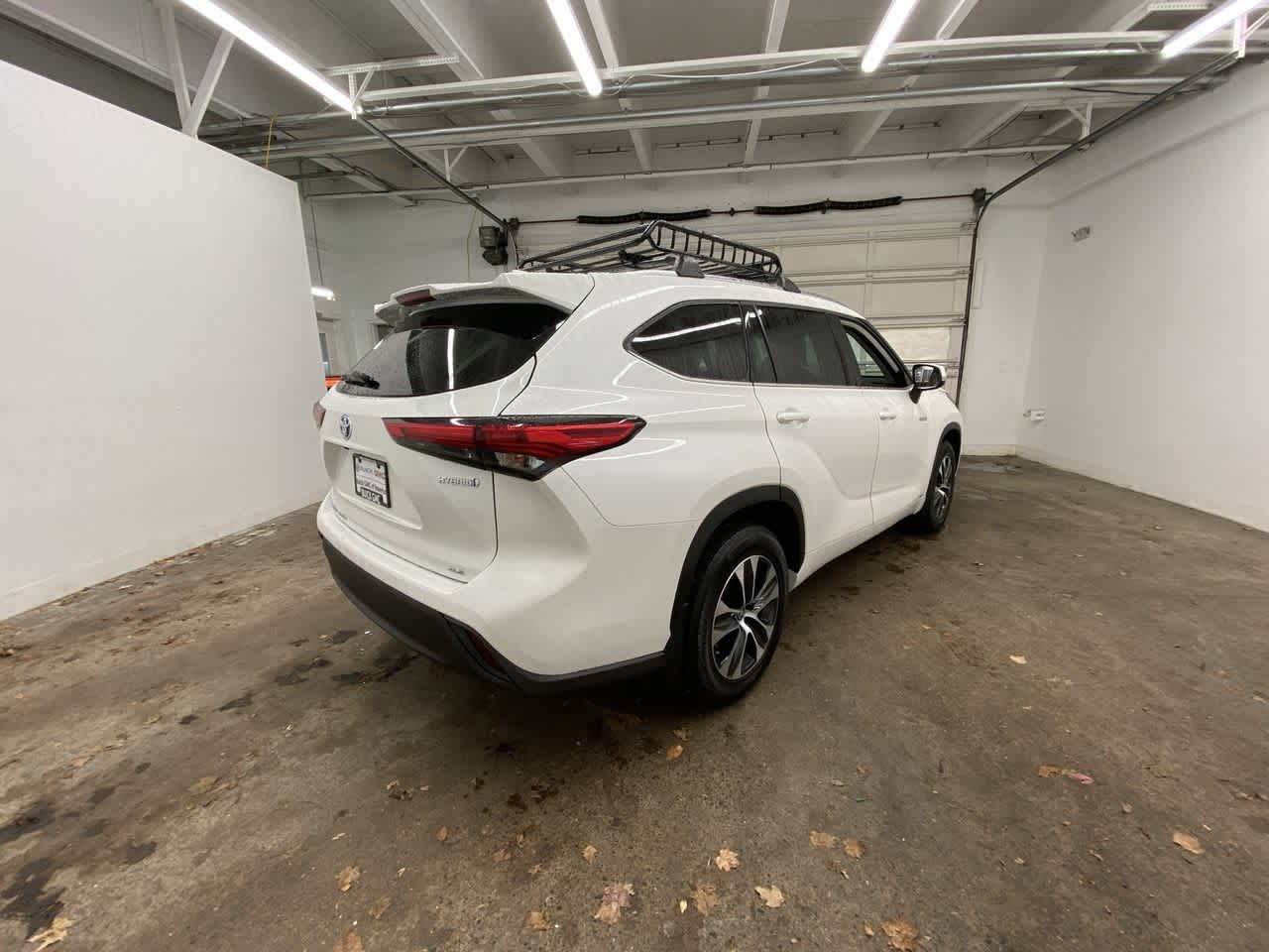 Thumbnail: 2021 Toyota Highlander - 6