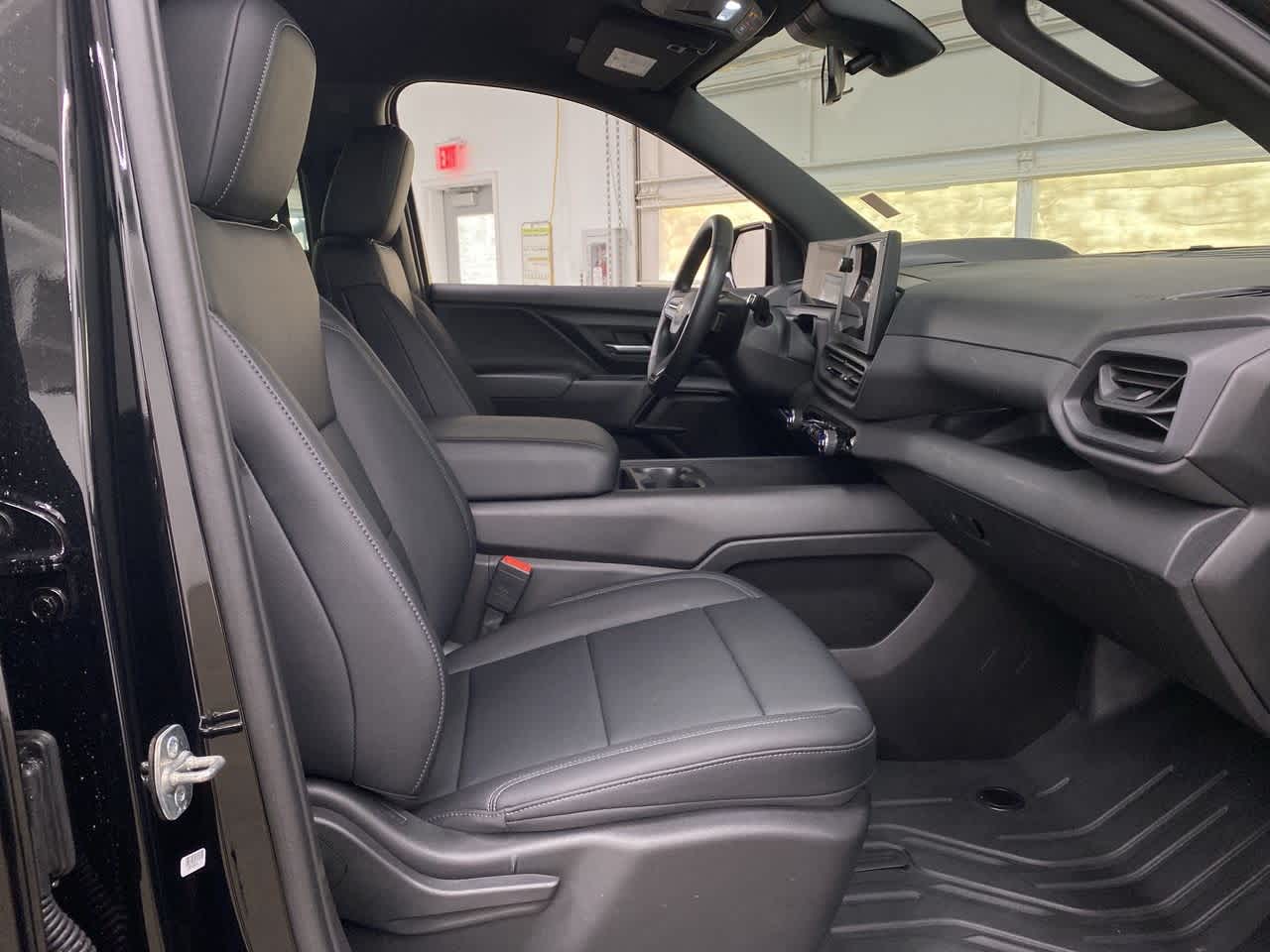 Thumbnail: 2024 Chevrolet Silverado EV - 18