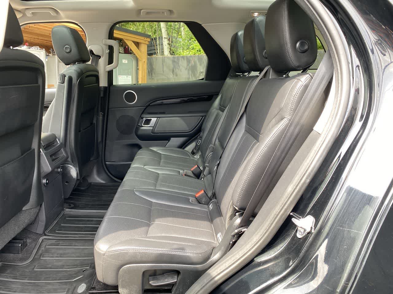Thumbnail: 2019 Land Rover Discovery - 17
