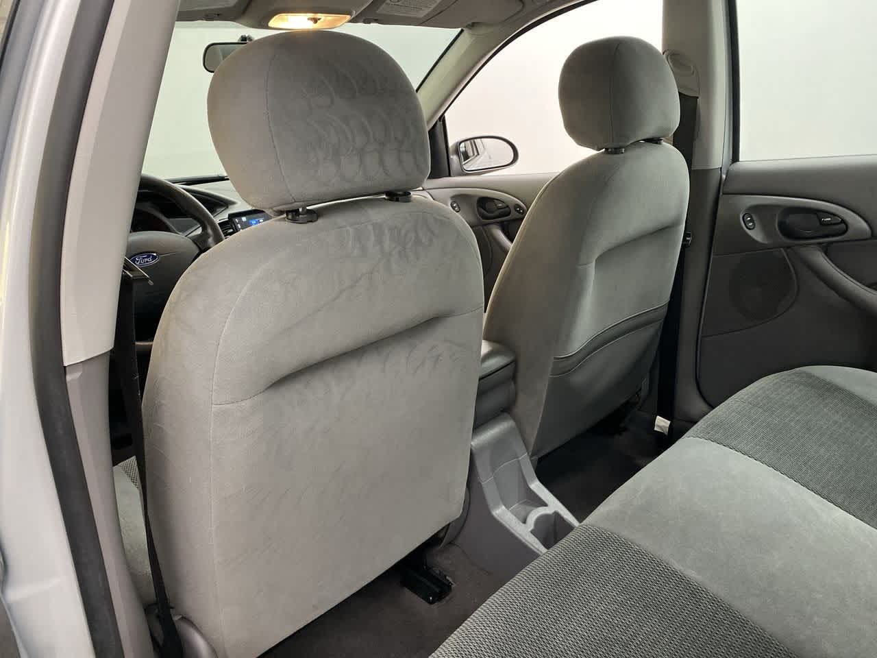 Thumbnail: 2003 Ford Focus - 17