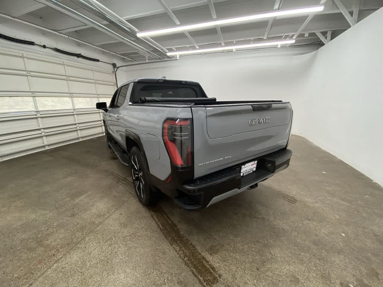 Thumbnail: 2024 GMC Sierra EV - 4