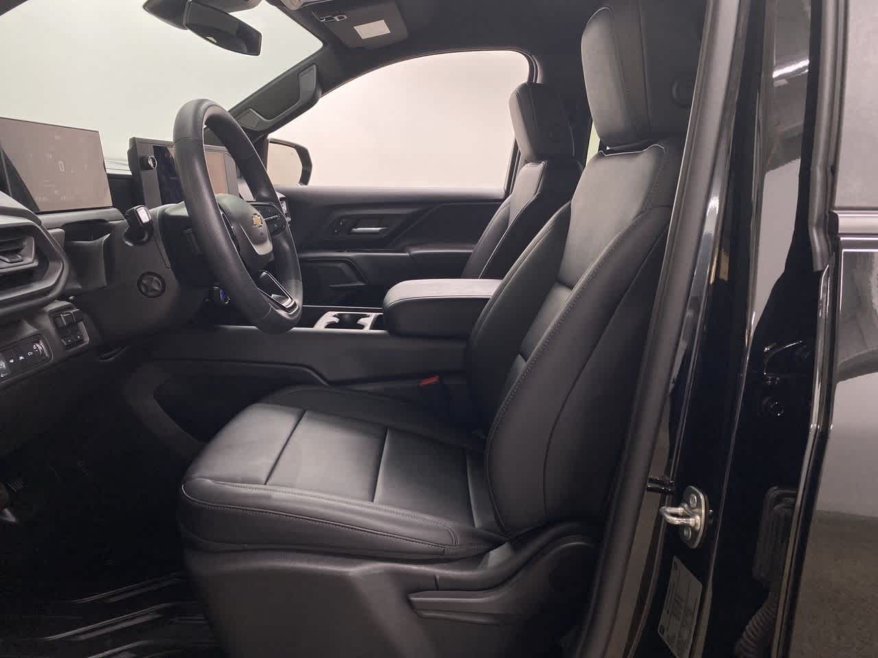 Thumbnail: 2024 Chevrolet Silverado EV - 14