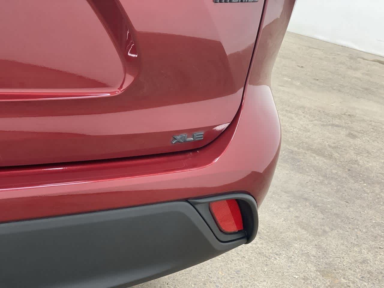 Thumbnail: 2023 Toyota Highlander - 11