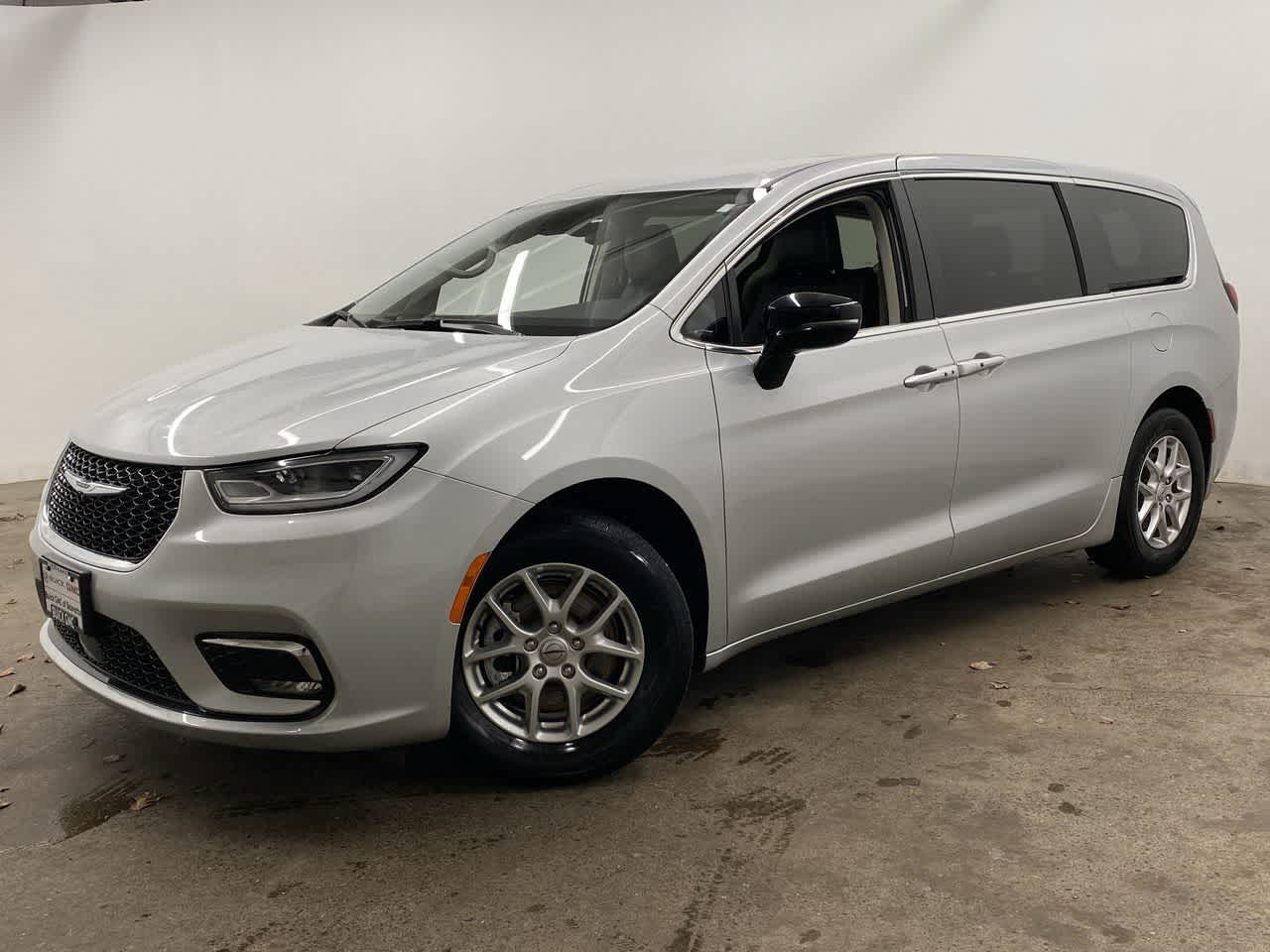 Thumbnail: 2024 Chrysler Pacifica - 1