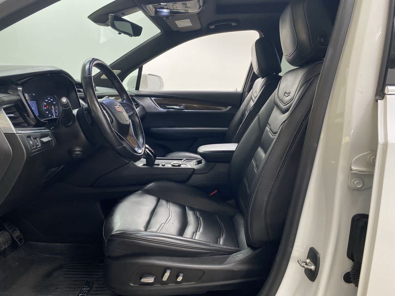 Thumbnail: 2020 Cadillac XT6 - 15