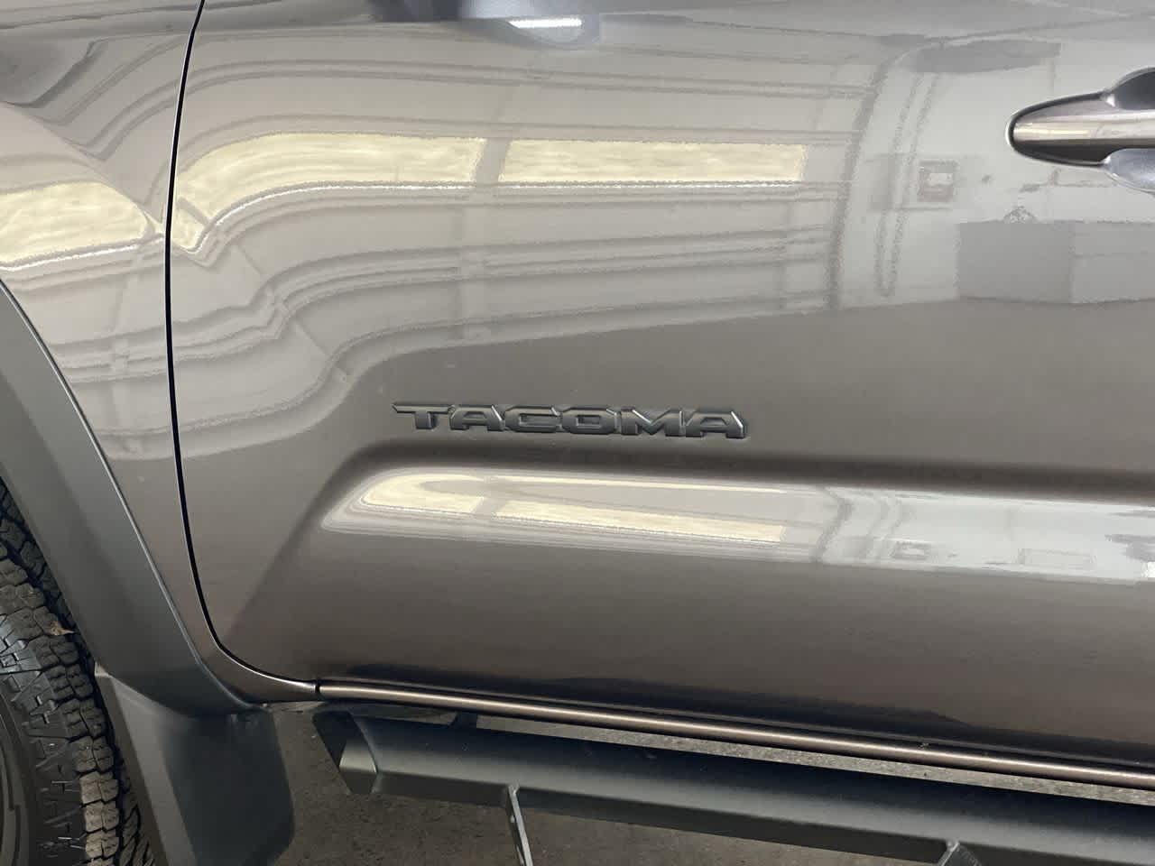 Thumbnail: 2020 Toyota Tacoma - 10