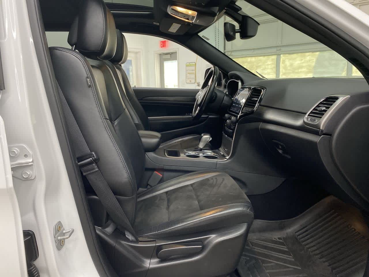 Thumbnail: 2020 Jeep Grand Cherokee - 20