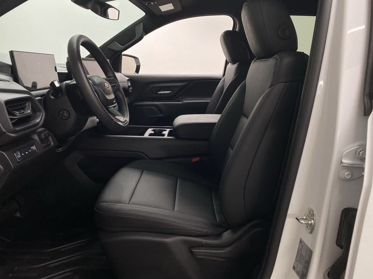 Thumbnail: 2024 Chevrolet Silverado EV - 13