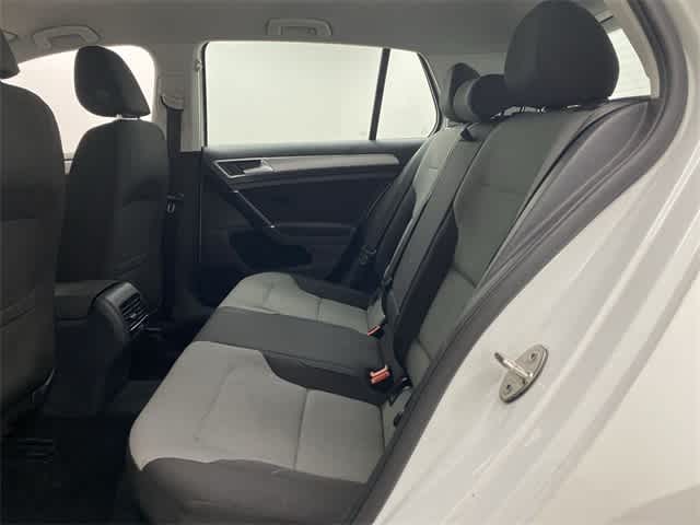 2016 Volkswagen e-Golf SE 17