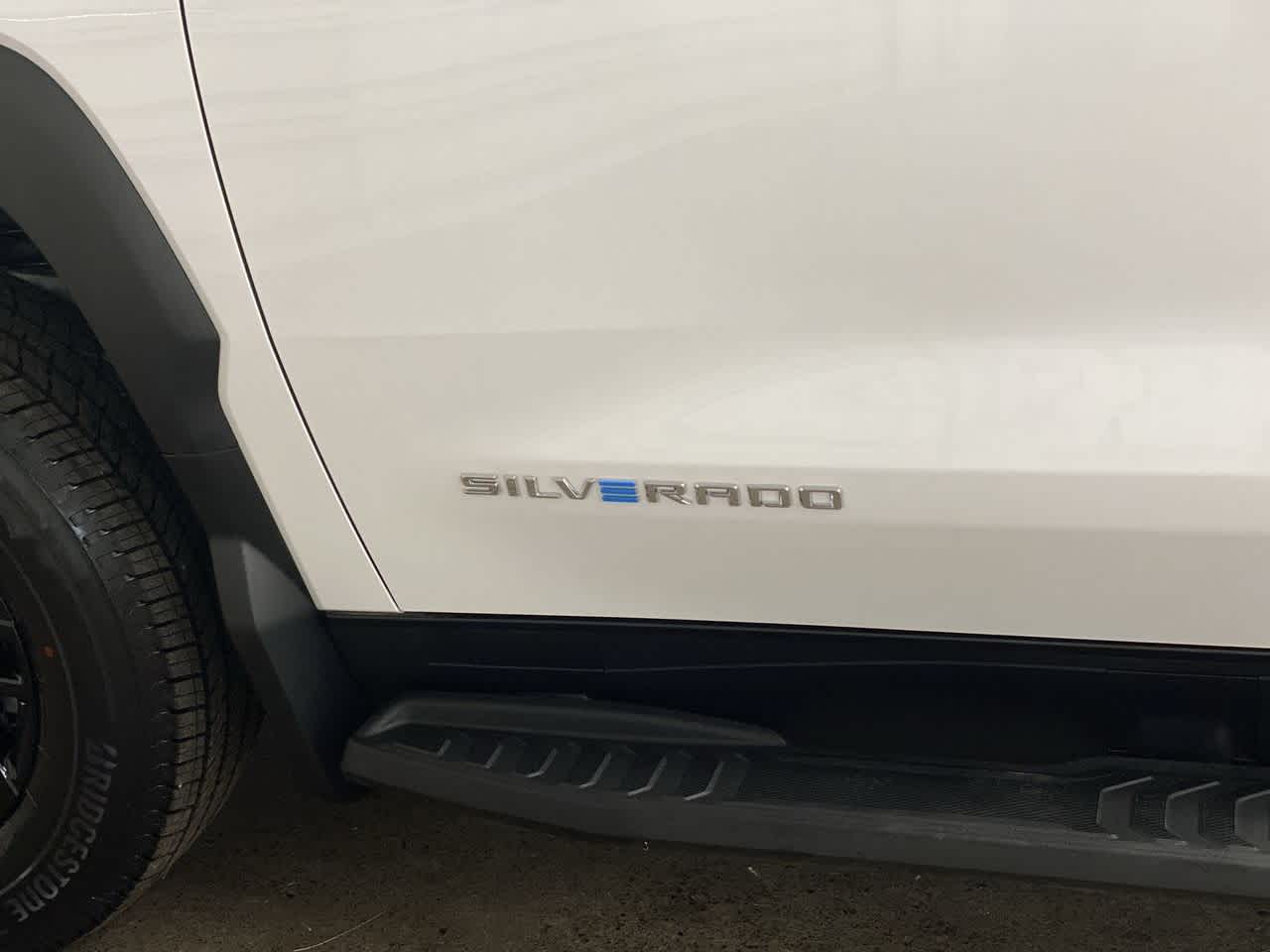 Thumbnail: 2024 Chevrolet Silverado EV - 10