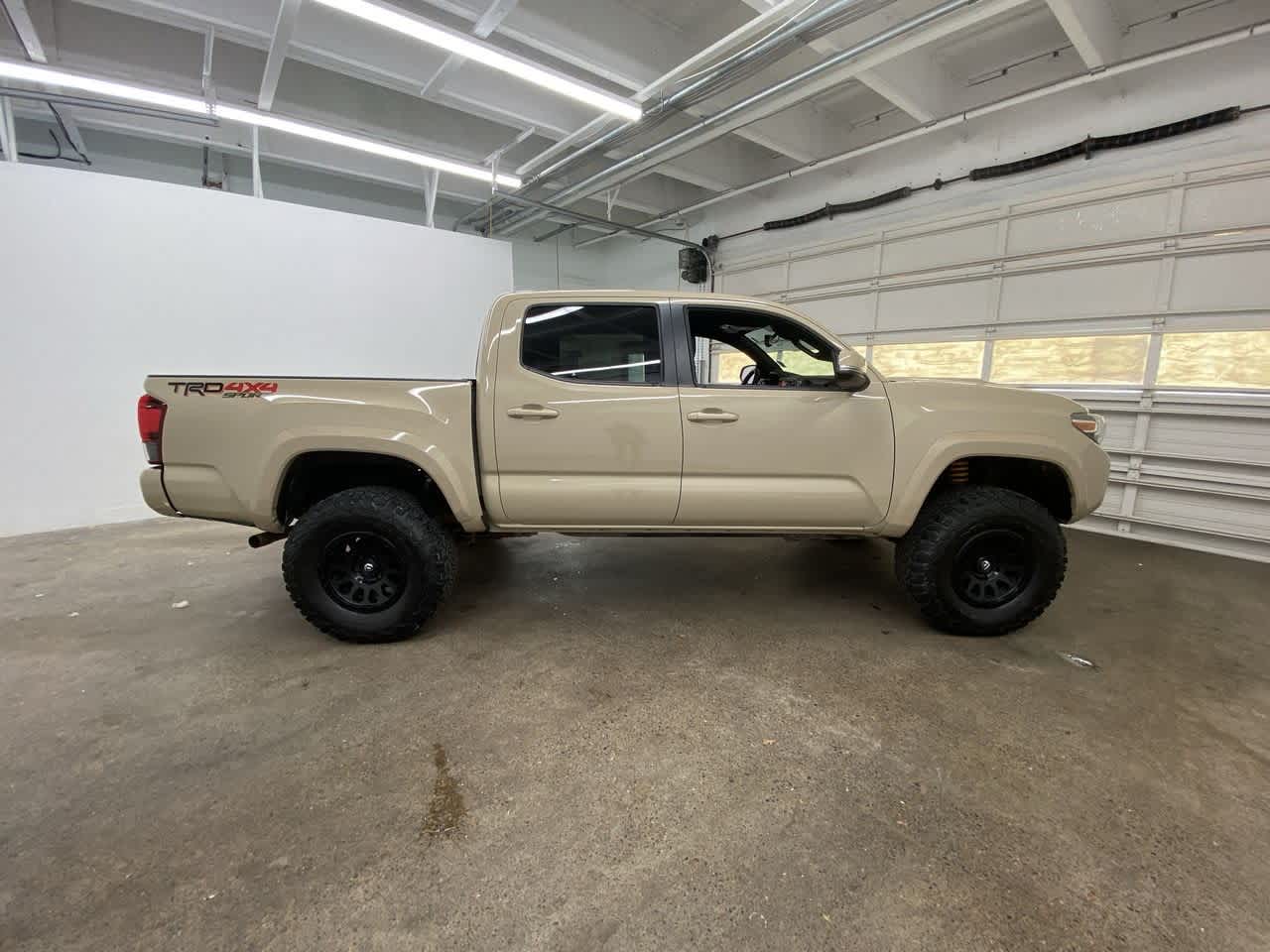 Thumbnail: 2018 Toyota Tacoma - 7