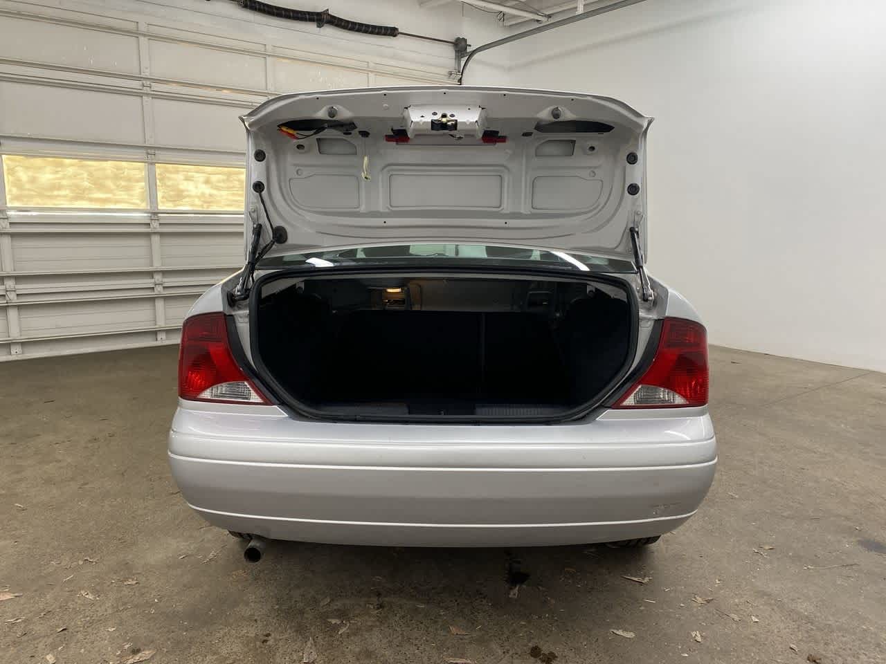 Thumbnail: 2003 Ford Focus - 28