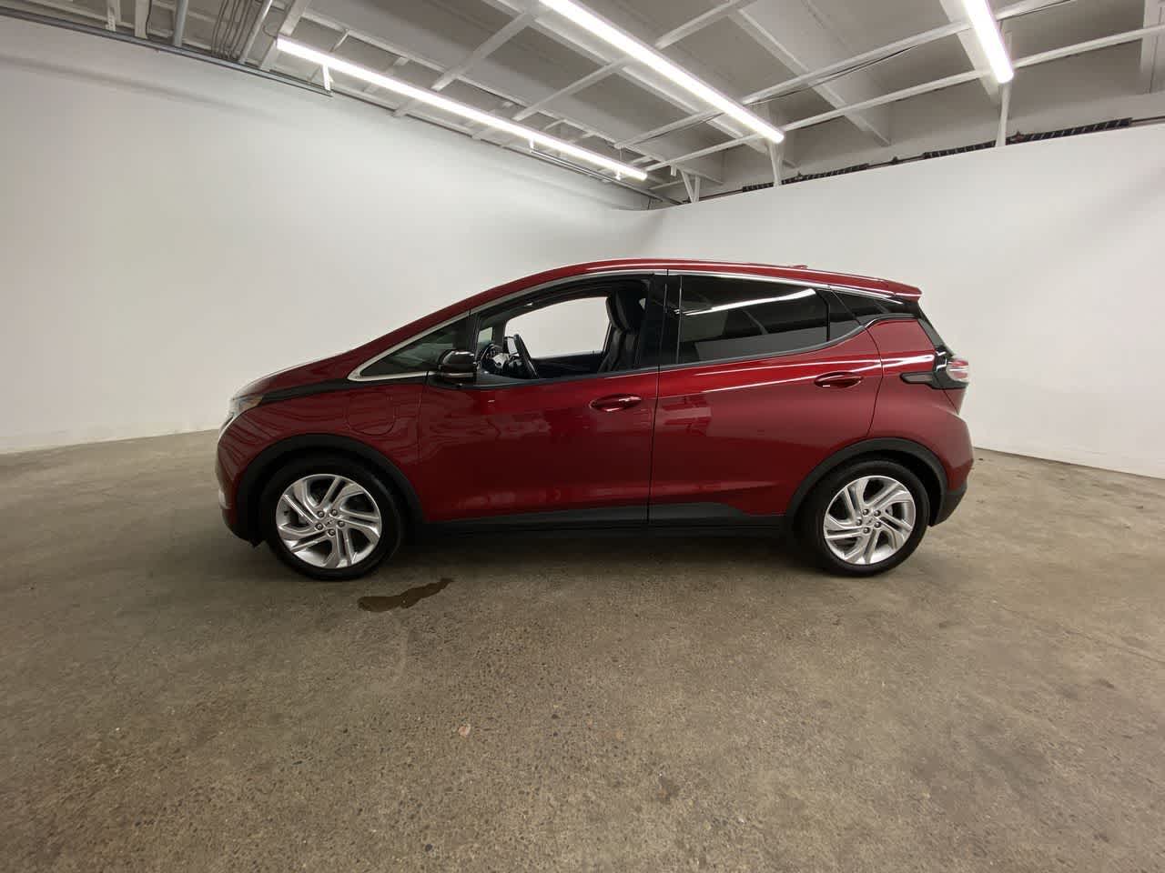 Thumbnail: 2022 Chevrolet Bolt EV - 3