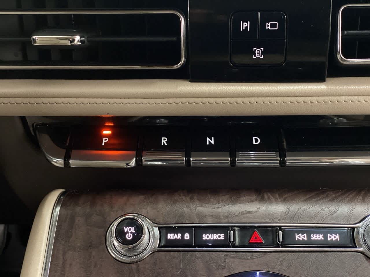 Thumbnail: 2020 Lincoln Aviator - 26