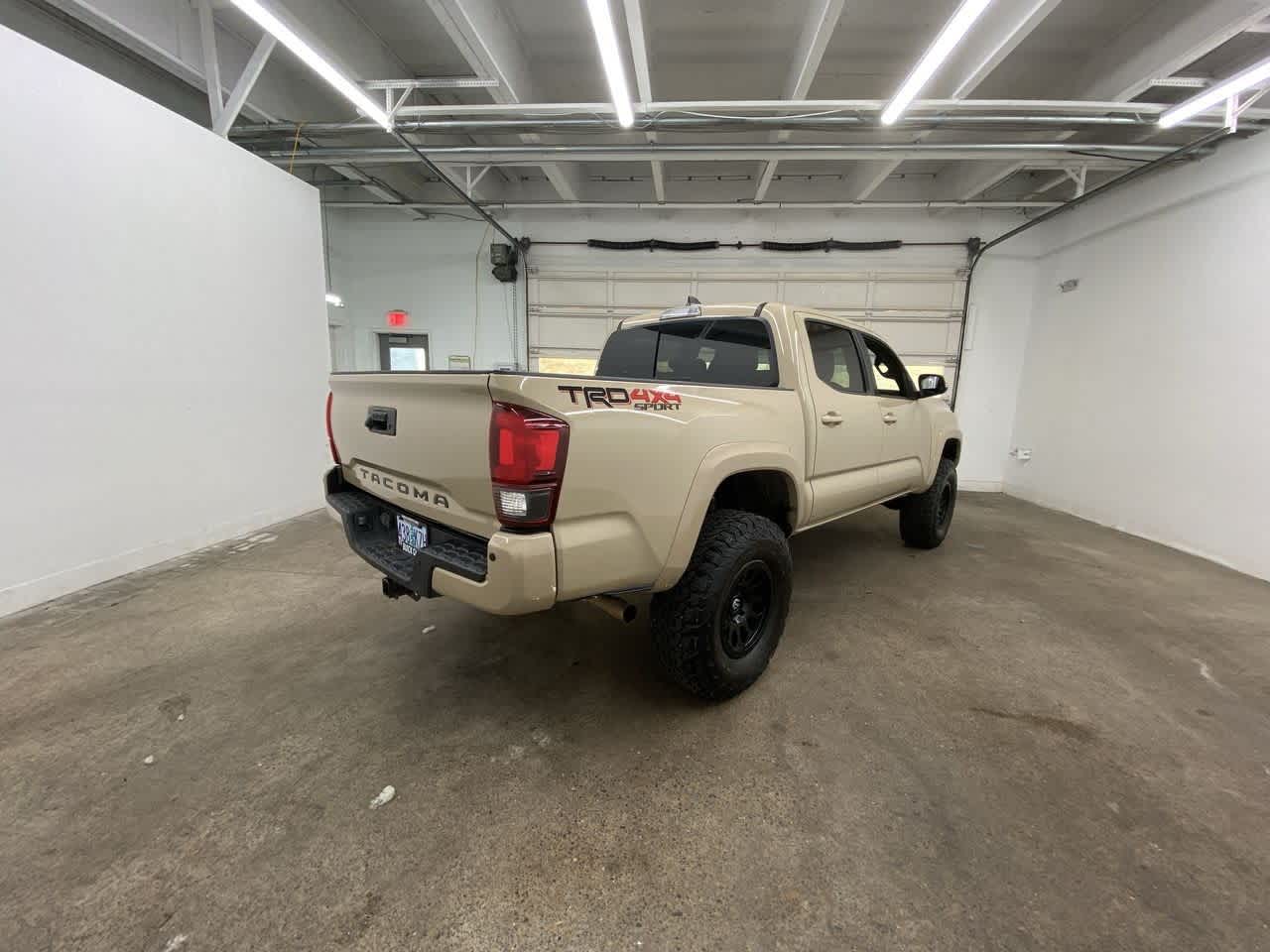 Thumbnail: 2018 Toyota Tacoma - 6