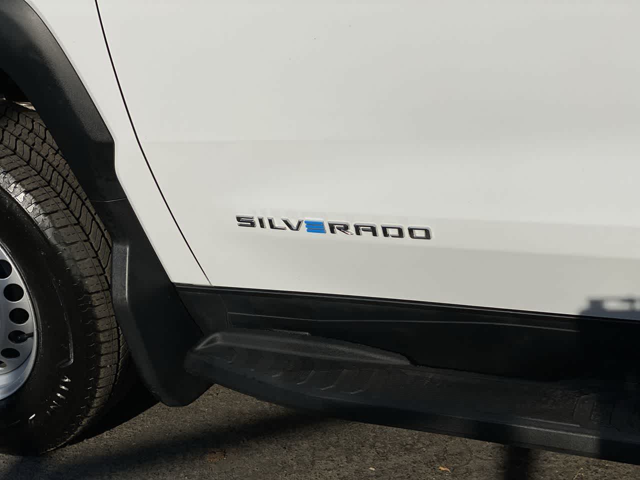 Thumbnail: 2025 Chevrolet Silverado EV - 10