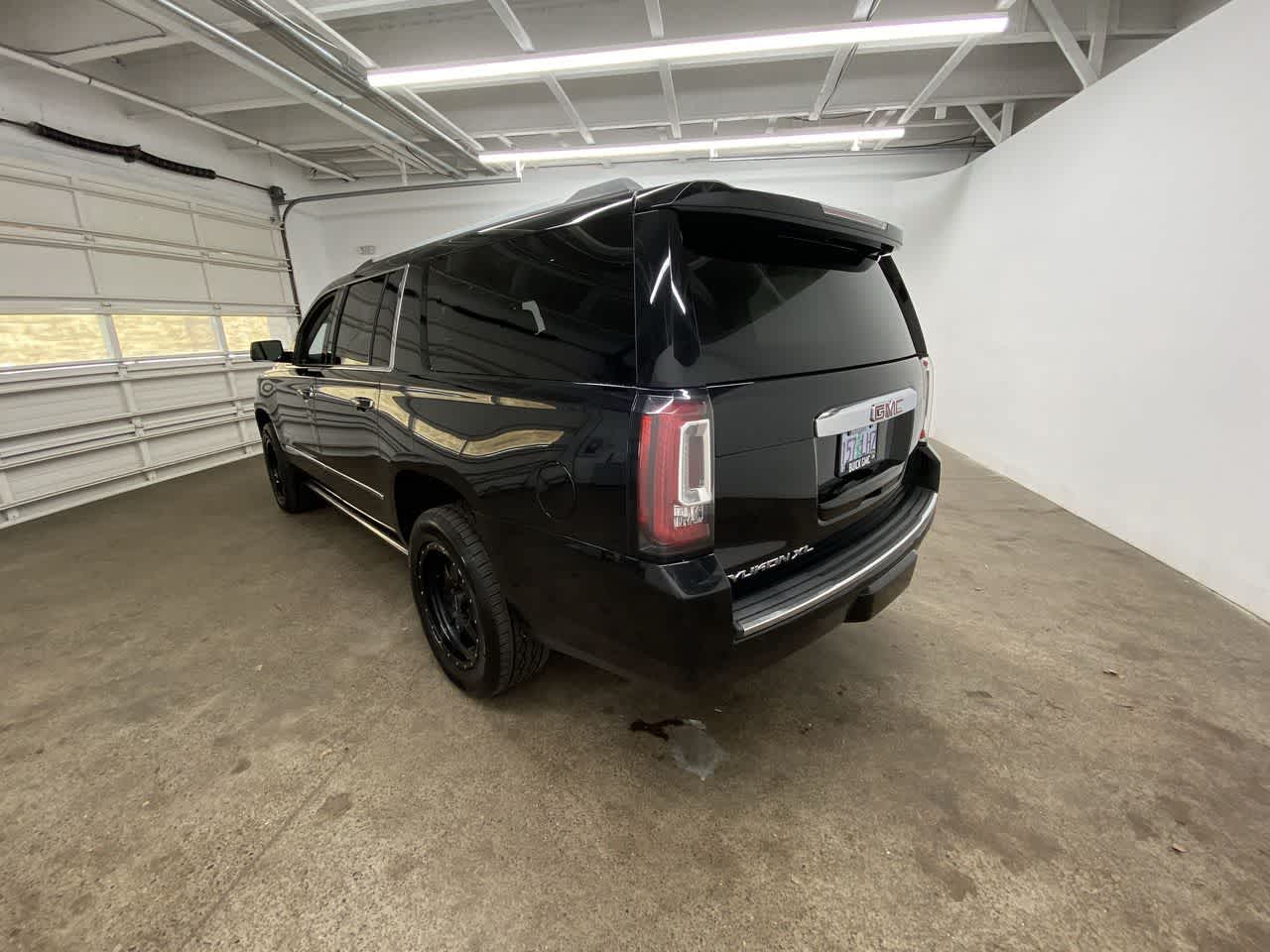Thumbnail: 2019 GMC Yukon XL - 4