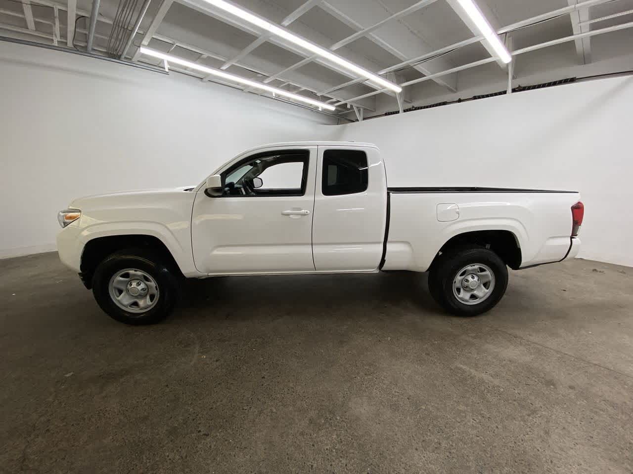 Thumbnail: 2022 Toyota Tacoma - 3