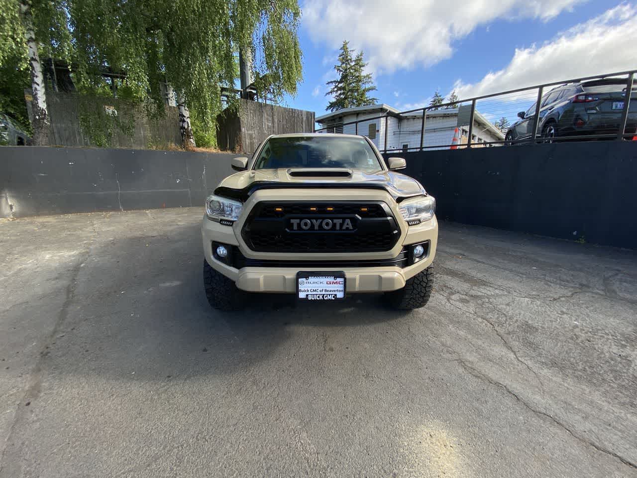 Thumbnail: 2016 Toyota Tacoma - 9