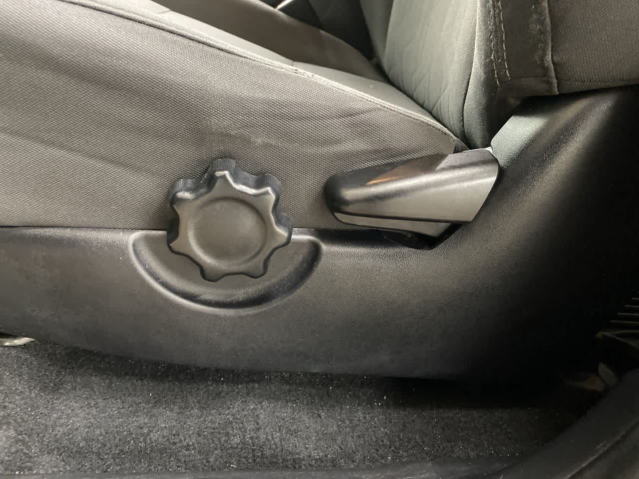 Thumbnail: 2016 Toyota Tacoma - 14