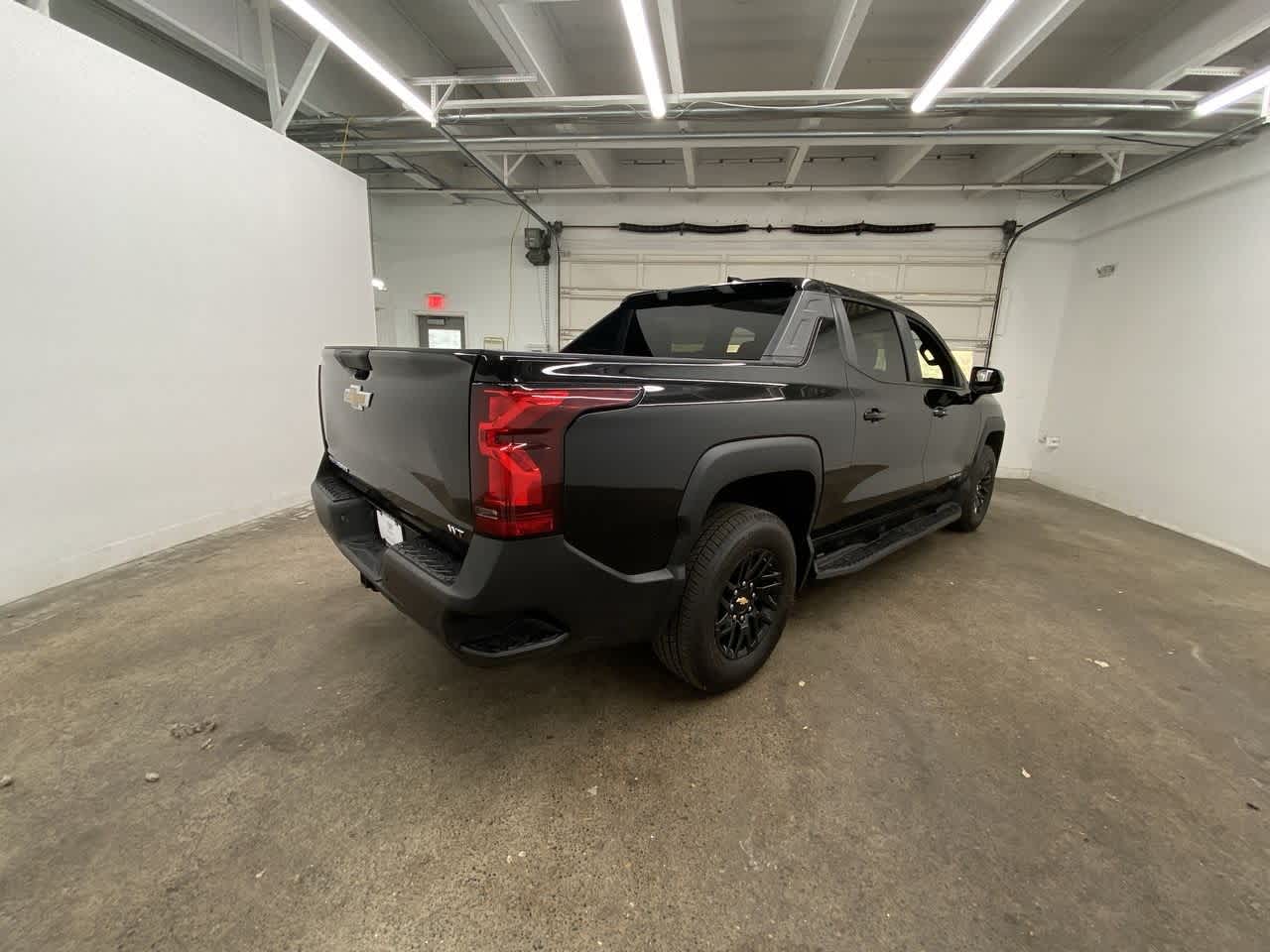 Thumbnail: 2024 Chevrolet Silverado EV - 6