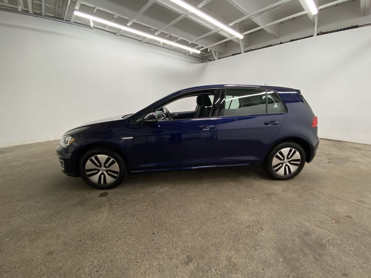 Thumbnail: 2019 Volkswagen e-Golf - 3