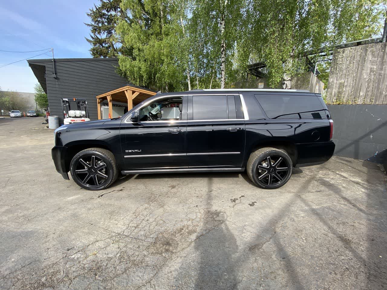 Thumbnail: 2019 GMC Yukon XL - 3