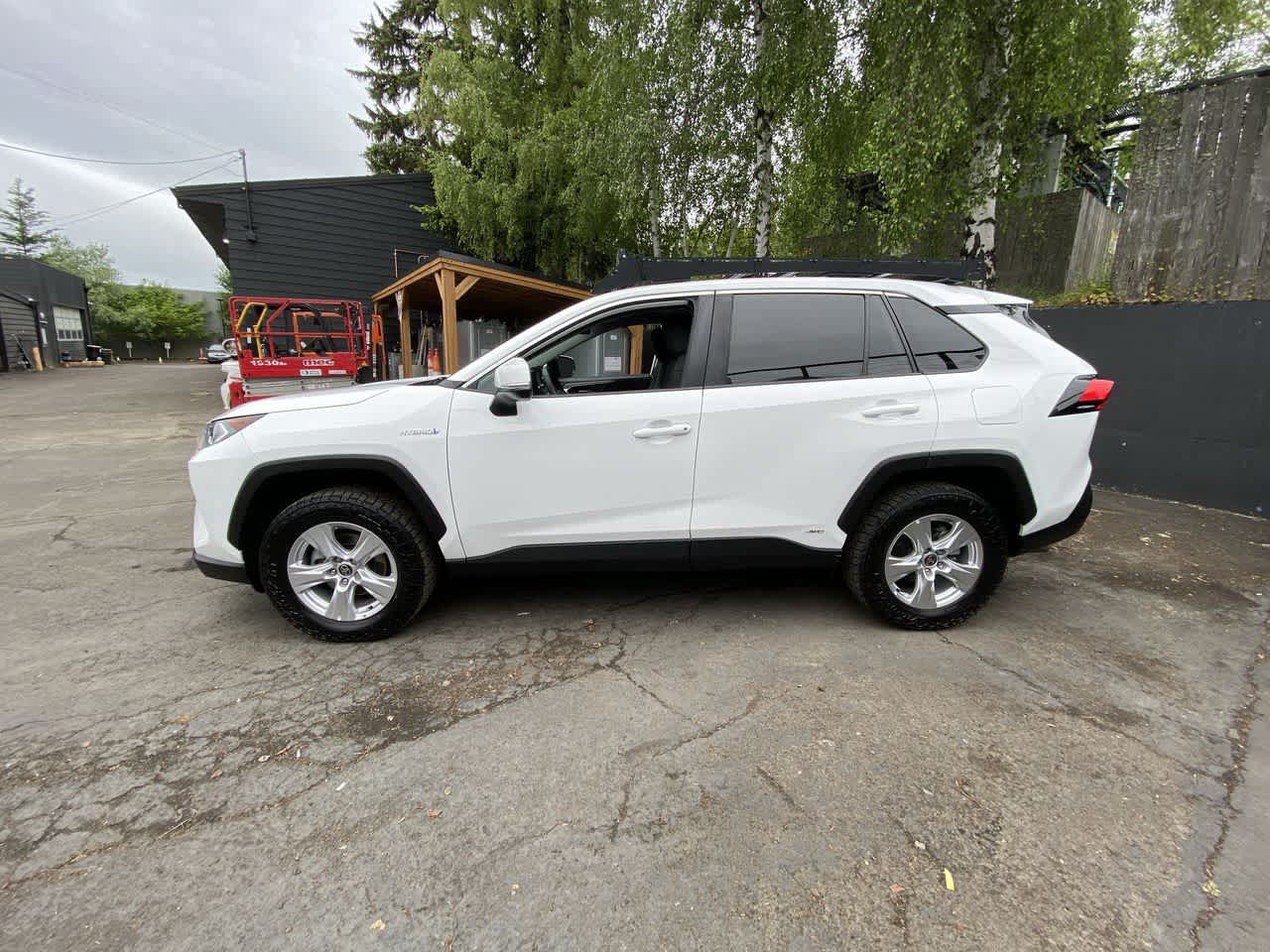 Thumbnail: 2021 Toyota RAV4 - 3