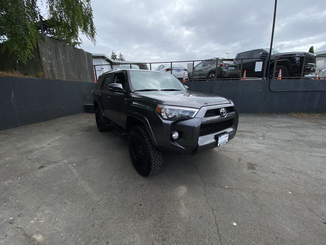 Thumbnail: 2018 Toyota 4Runner - 8