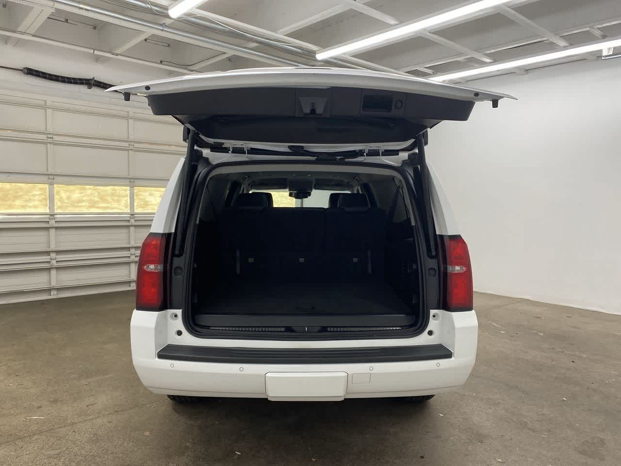 Thumbnail: 2018 Chevrolet Suburban - 28