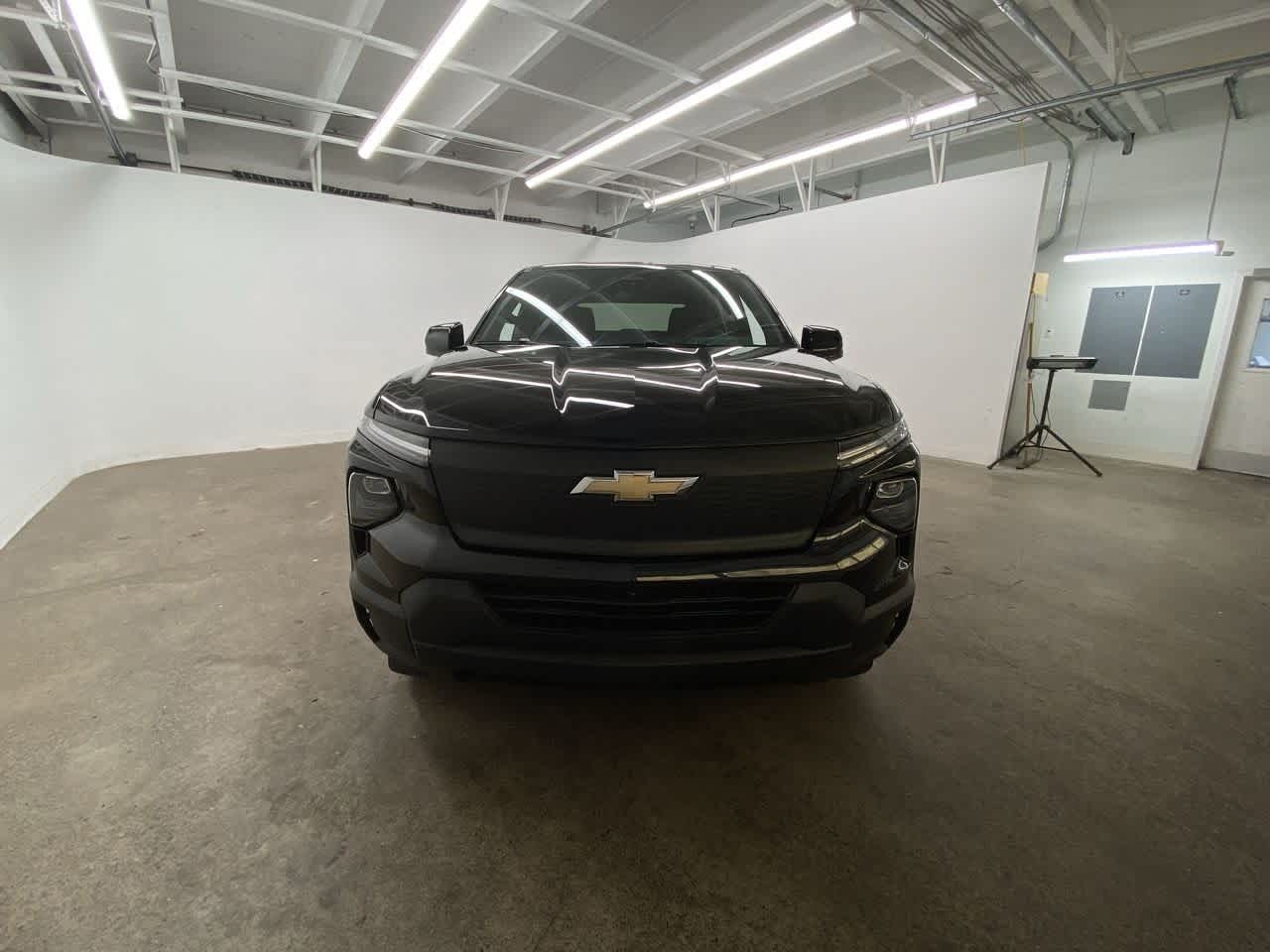 Thumbnail: 2024 Chevrolet Silverado EV - 9