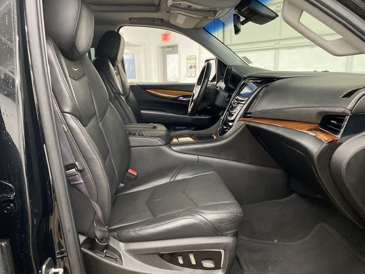 Thumbnail: 2015 Cadillac Escalade - 18