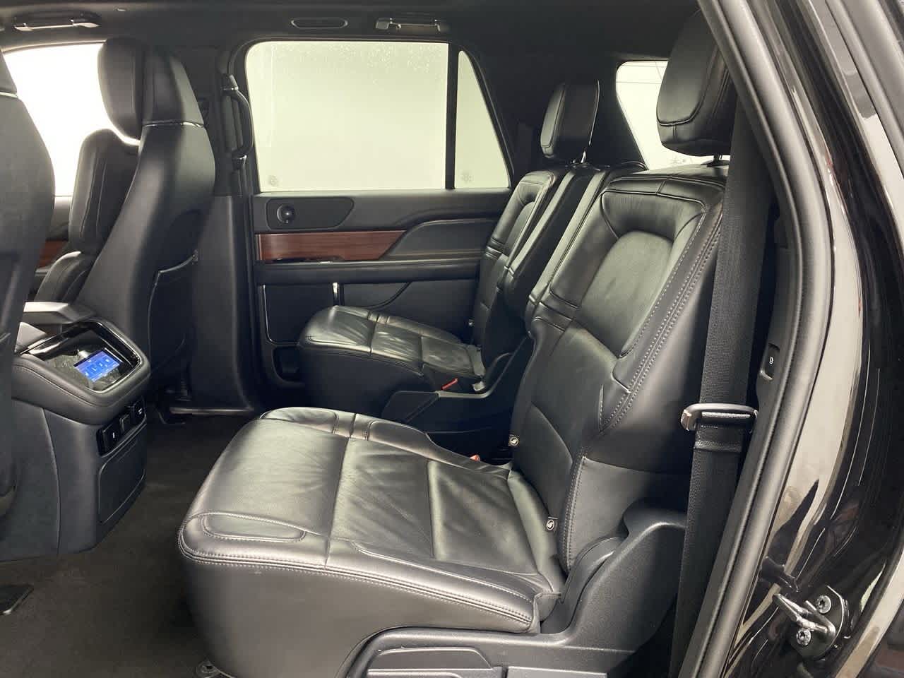 Thumbnail: 2023 Lincoln Navigator L - 16