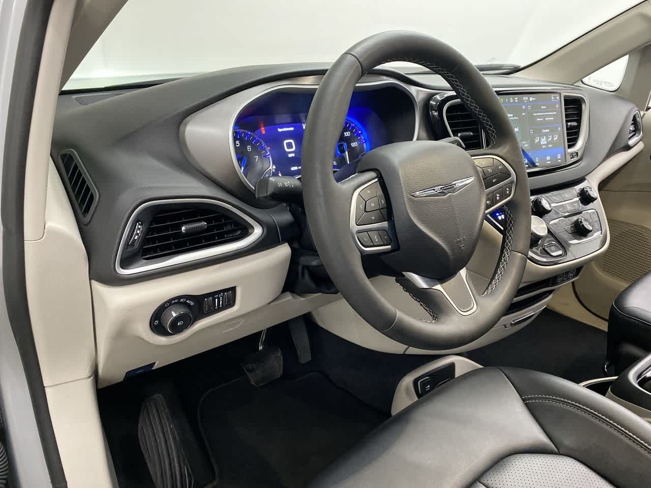 Thumbnail: 2024 Chrysler Pacifica - 2