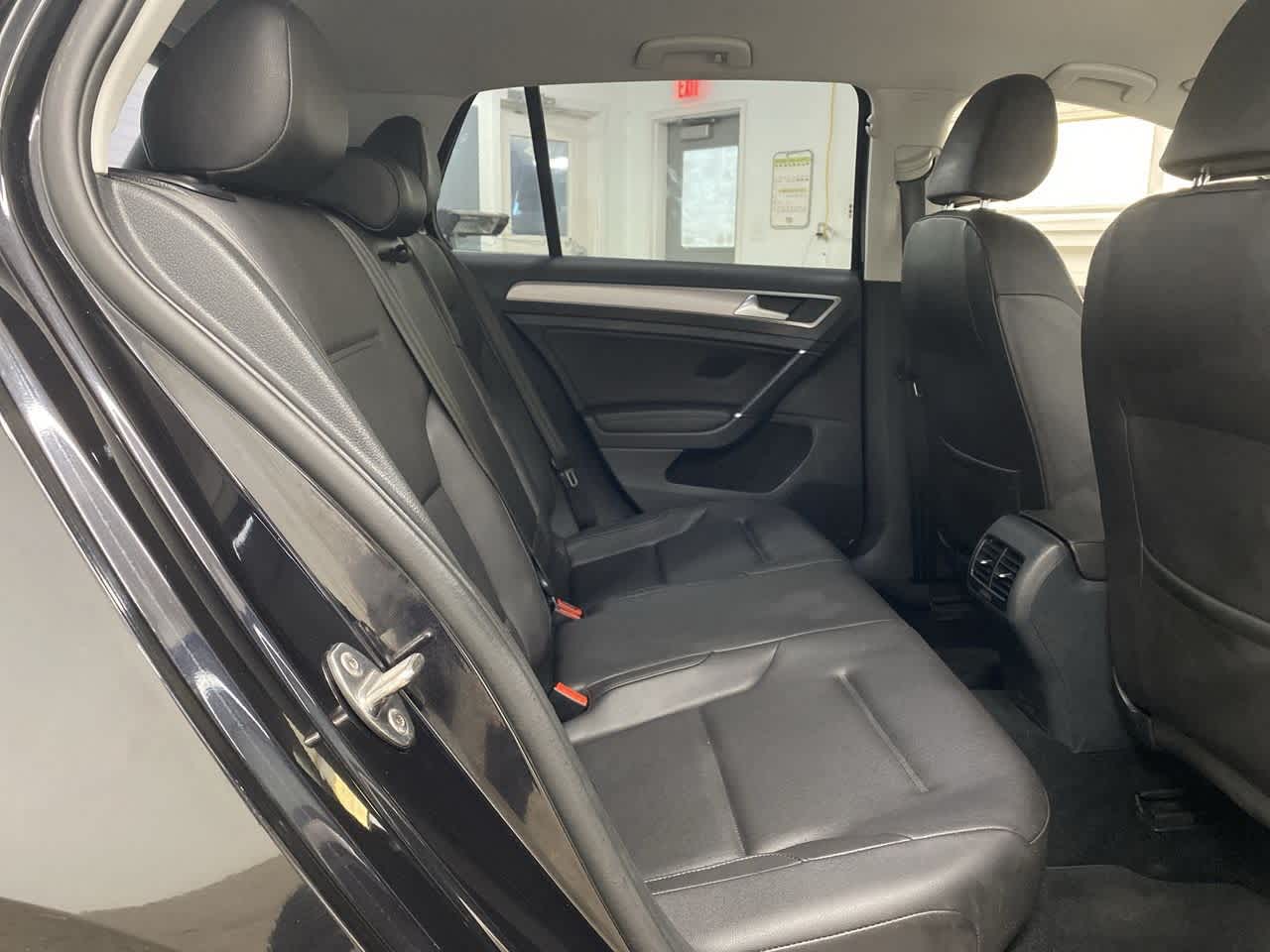 2015 Volkswagen e-Golf SEL Premium 18