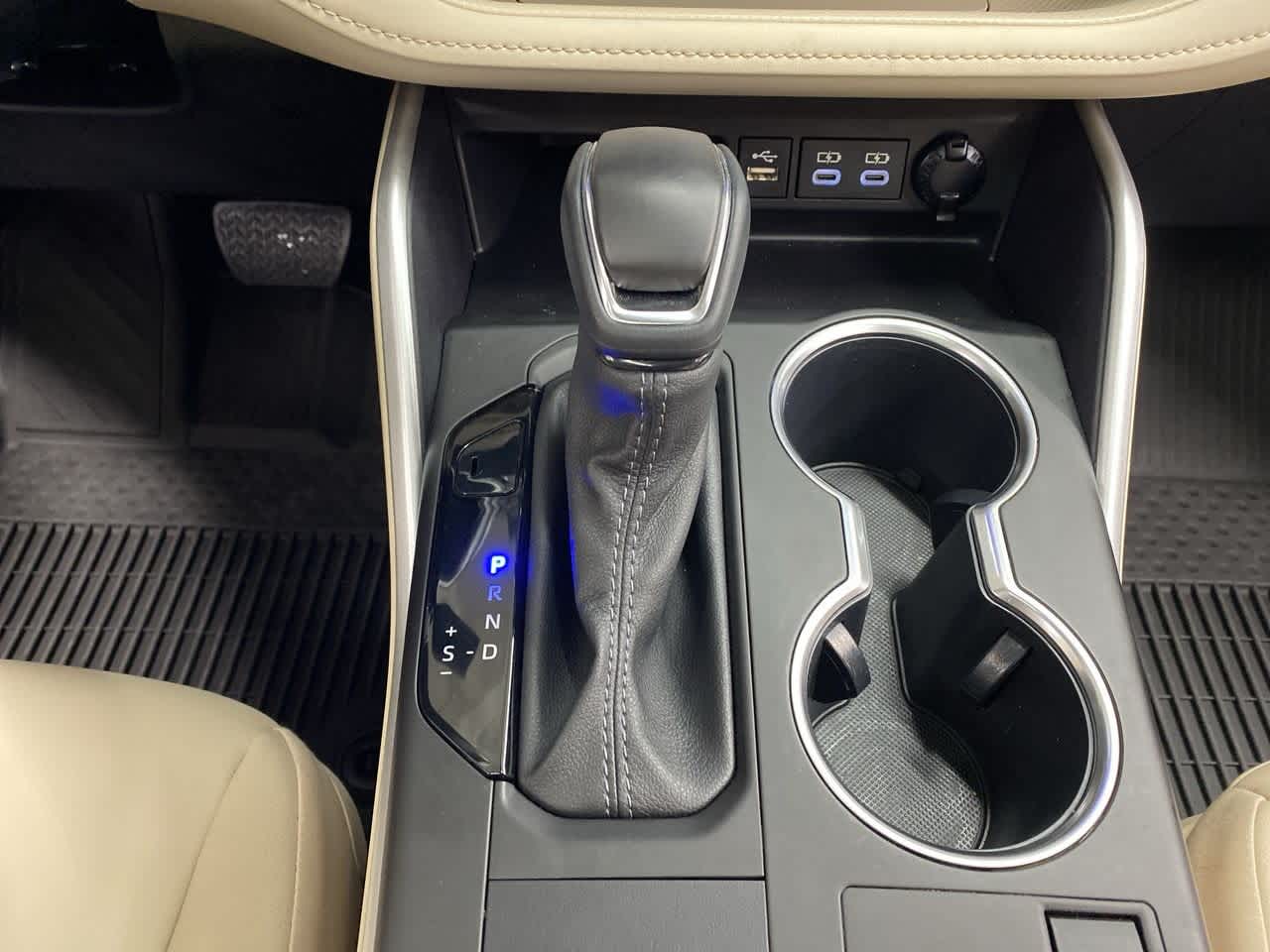 Thumbnail: 2023 Toyota Highlander - 27