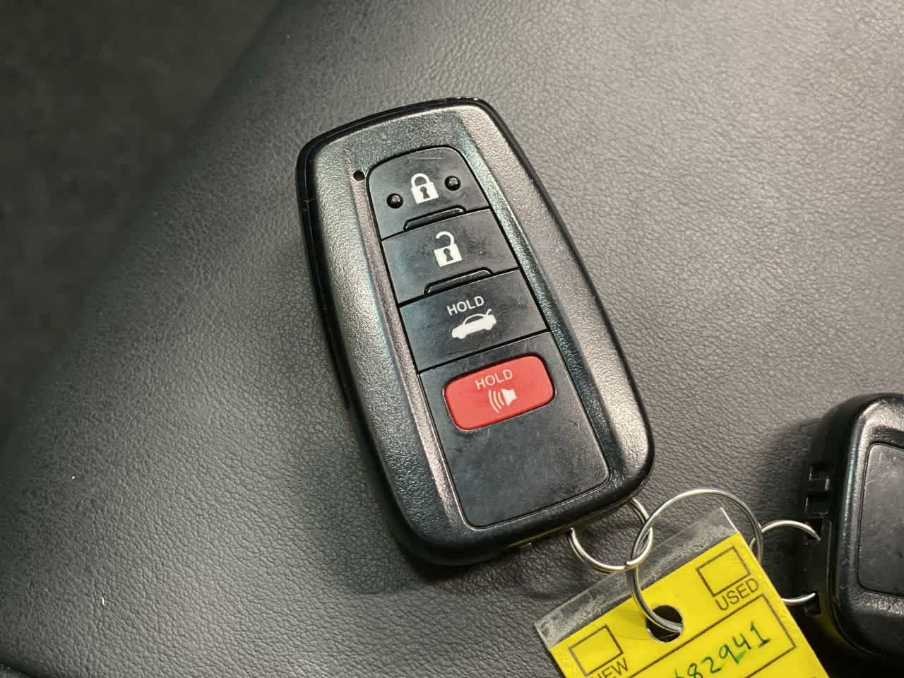 Thumbnail: 2022 Toyota Avalon - 30