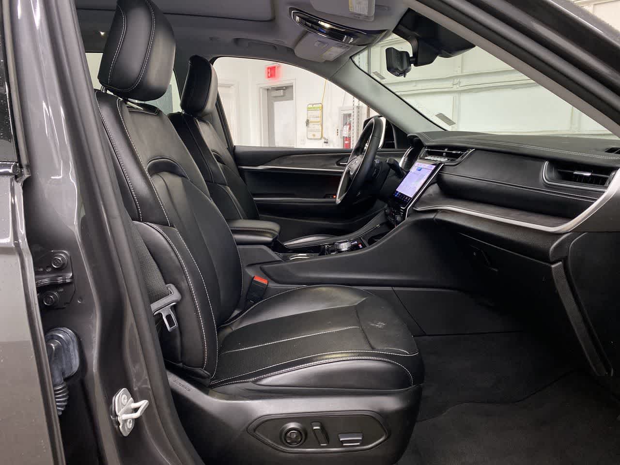 Thumbnail: 2022 Jeep Grand Cherokee - 18