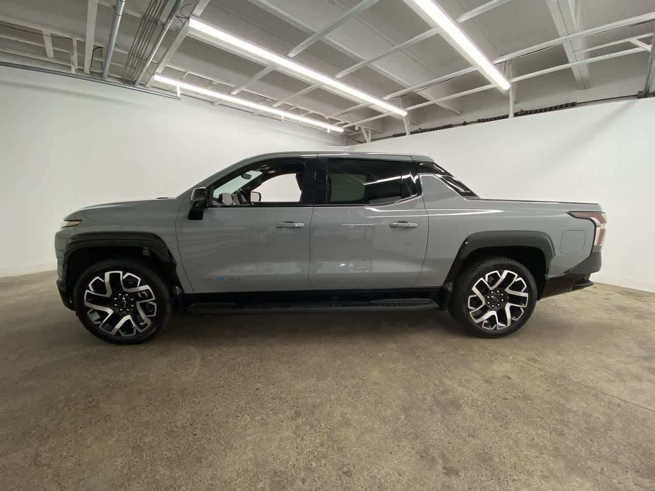 Thumbnail: 2025 Chevrolet Silverado EV - 3