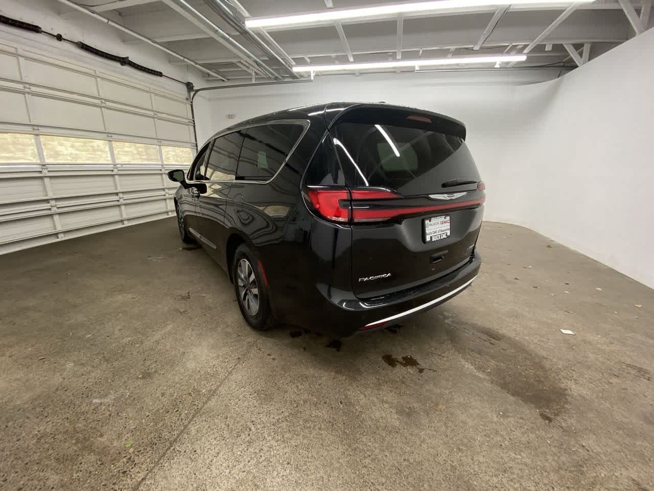 Thumbnail: 2024 Chrysler Pacifica - 4