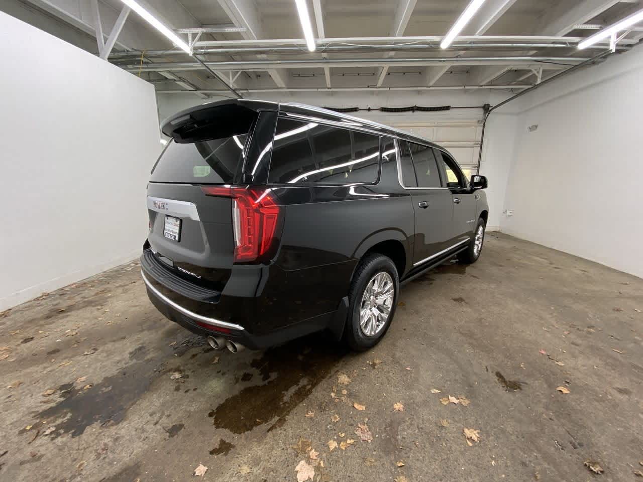 Thumbnail: 2022 GMC Yukon XL - 6