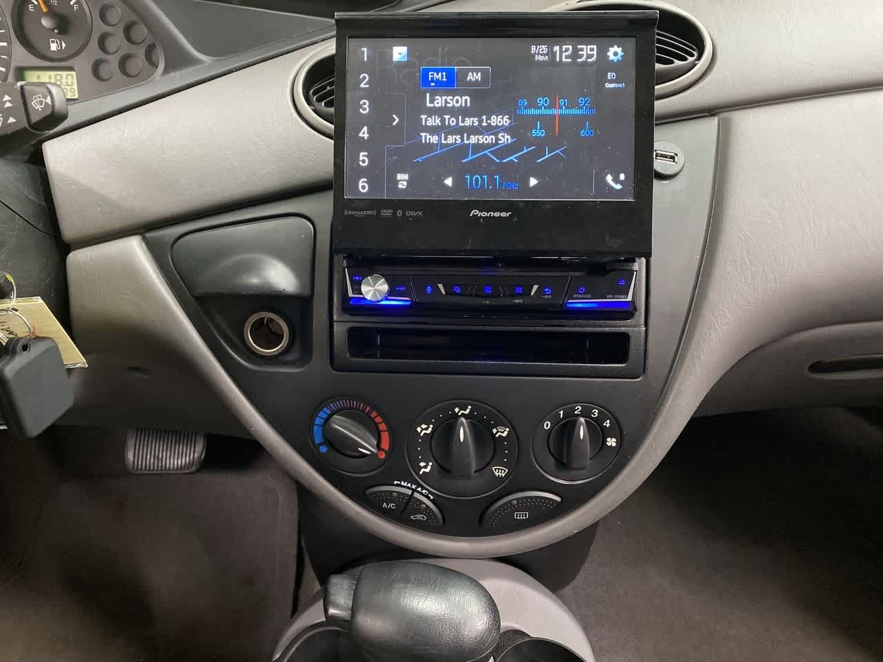 Thumbnail: 2003 Ford Focus - 24