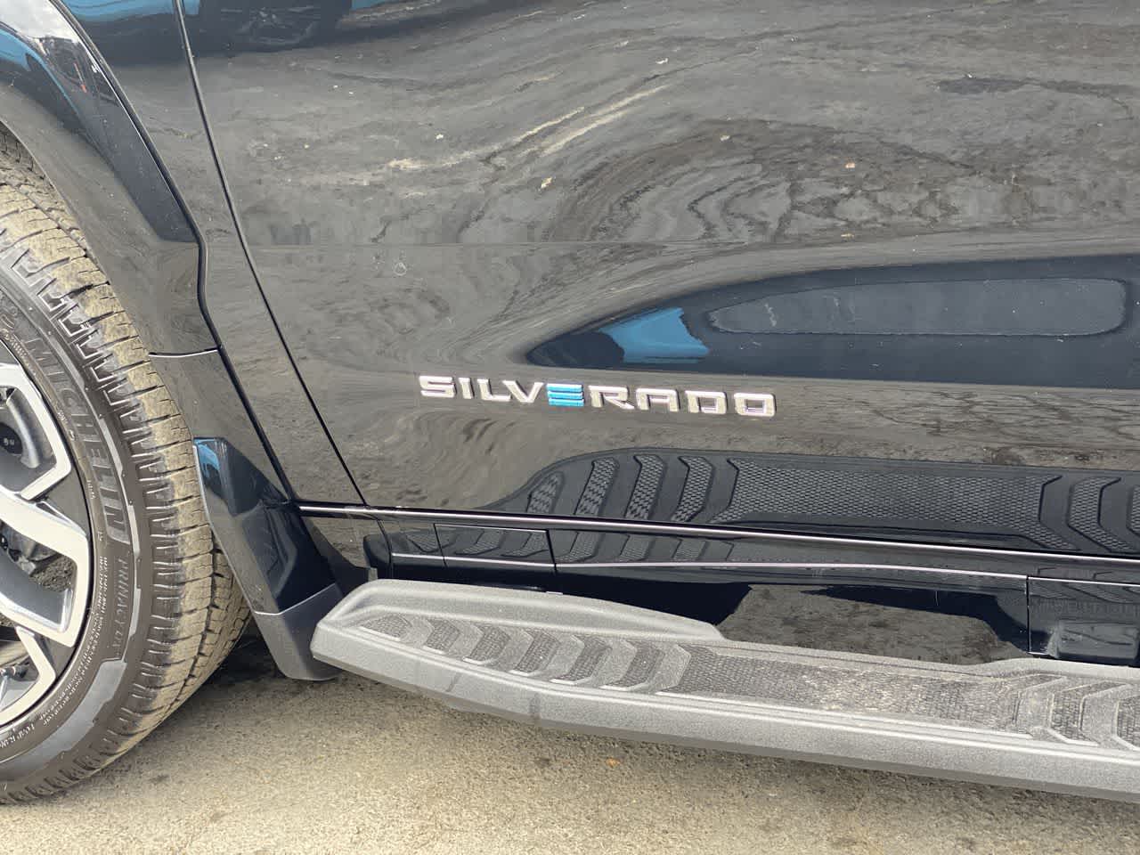 Thumbnail: 2024 Chevrolet Silverado EV - 10