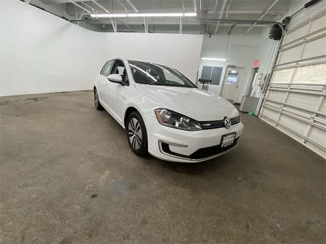 2016 Volkswagen e-Golf SE 8