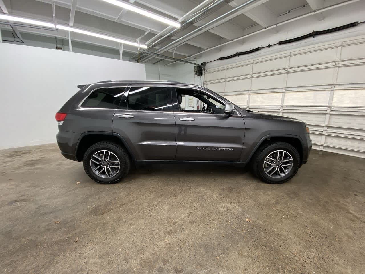 Thumbnail: 2019 Jeep Grand Cherokee - 7