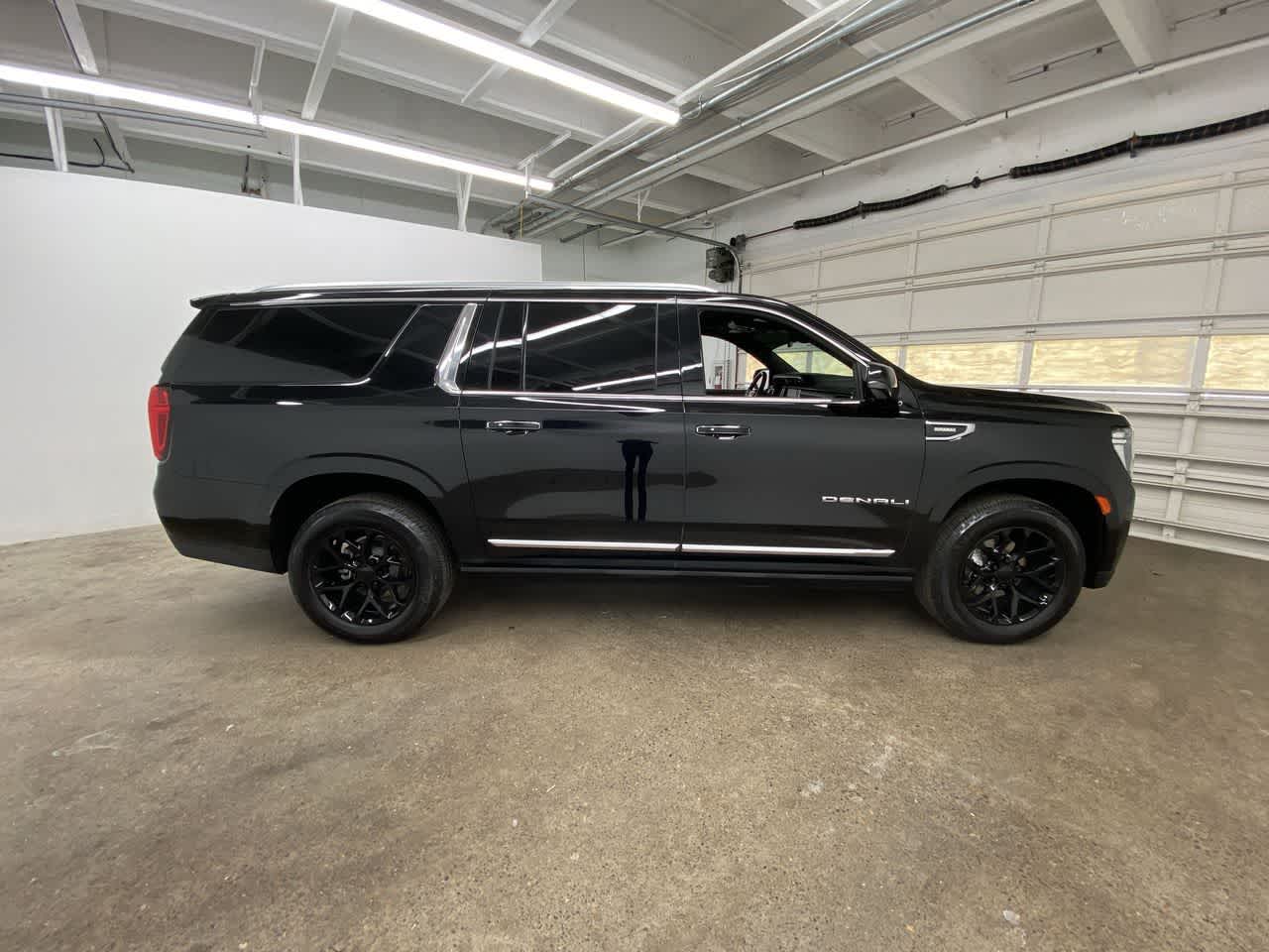 Thumbnail: 2023 GMC Yukon XL - 7