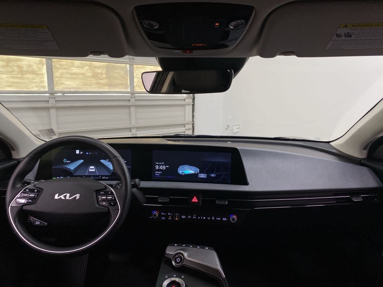 Thumbnail: 2022 Kia EV6 - 13